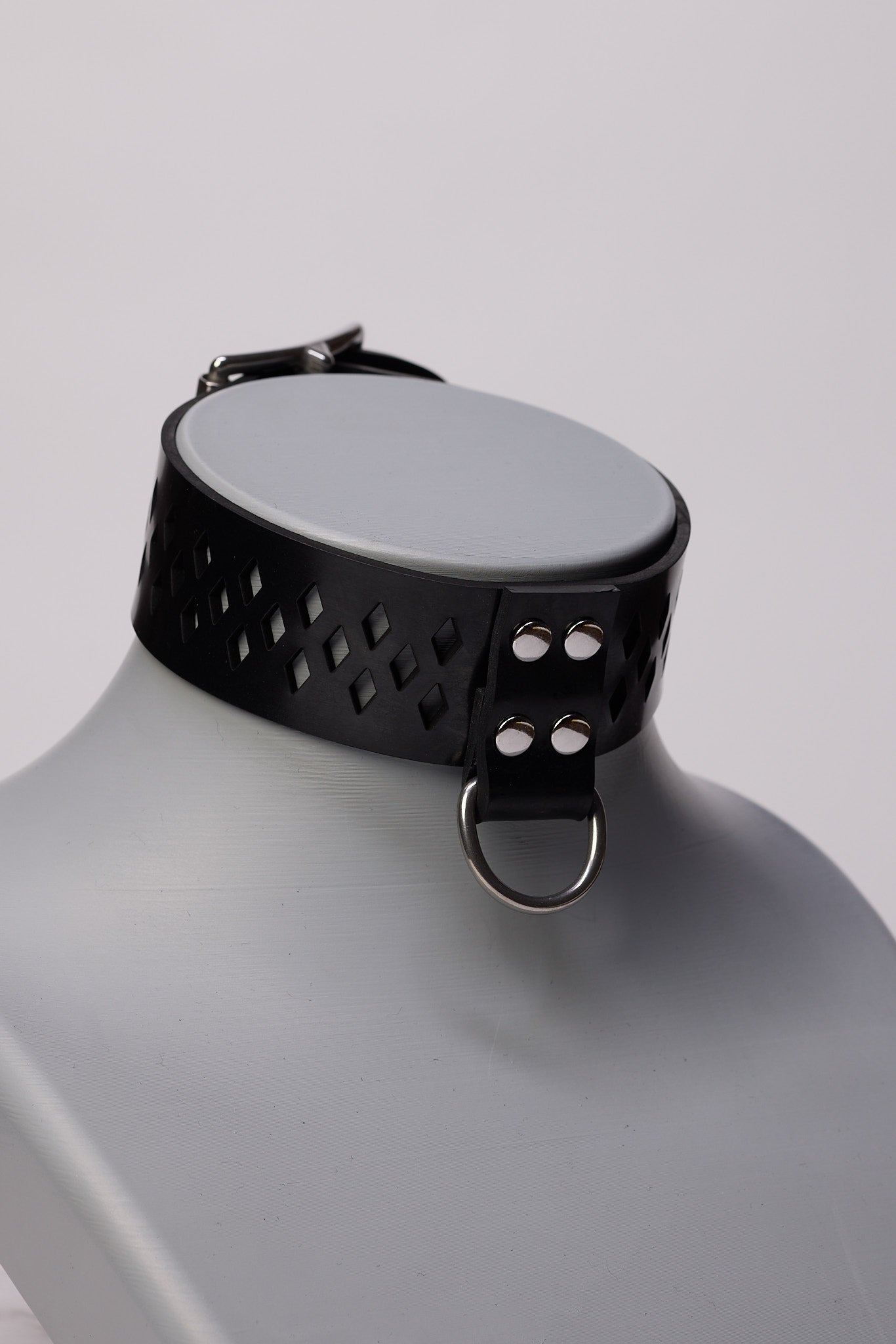 Diamond D Collar